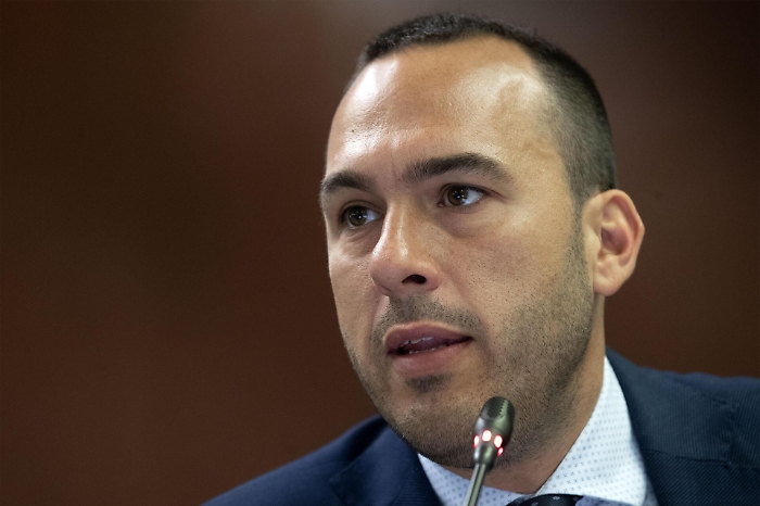 Il sottosegretario Di Stefano (M5s) a Salvini: &laquo;Ti senti Maradona, ma sei un Higuain fuori forma...&raquo;