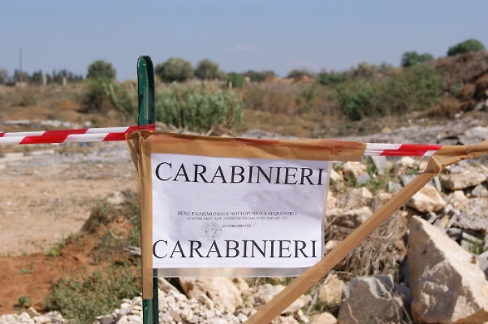 Licata, sequestra discarica abusiva: era il "cimitero" dei rifiuti ingombranti