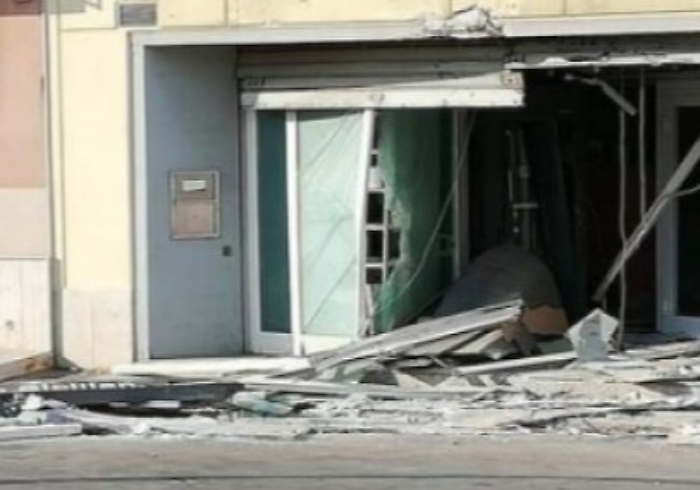 Trapani, scassinato bancomat del Credito di Sicilia: bottino da 100 mila euro