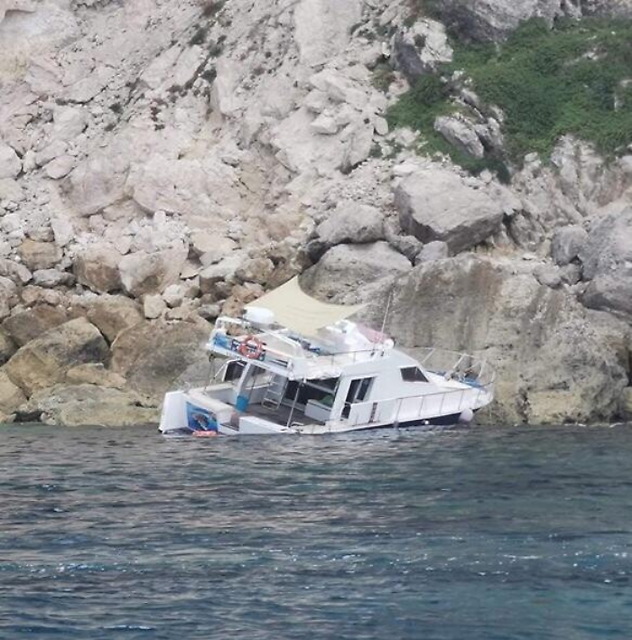 Lampedusa, corsa contro il tempo per non far affondare &laquo;Liliana&raquo;
