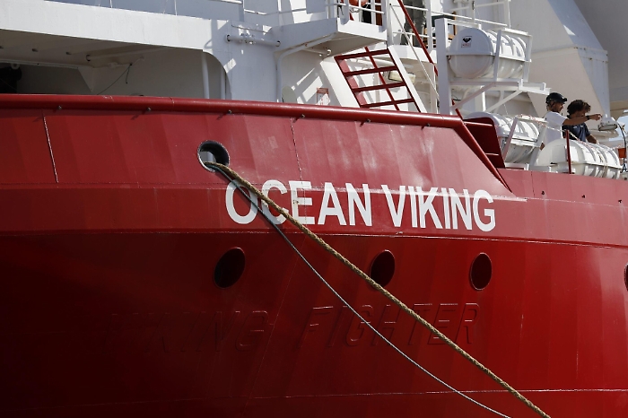 Sbarchi a Messina e Pozzallo, il Vaticano: &laquo;Apriamo le chiese ai rifugiati&raquo;