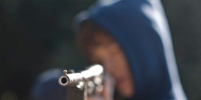 Palagonia: rissa notturna, 24enne spara a un coetano con un fucile