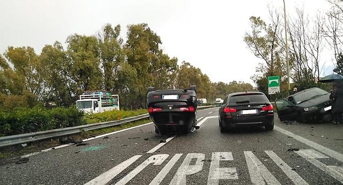 Pauroso incidente sull'A18 nei pressi di Acireale: diversi feriti