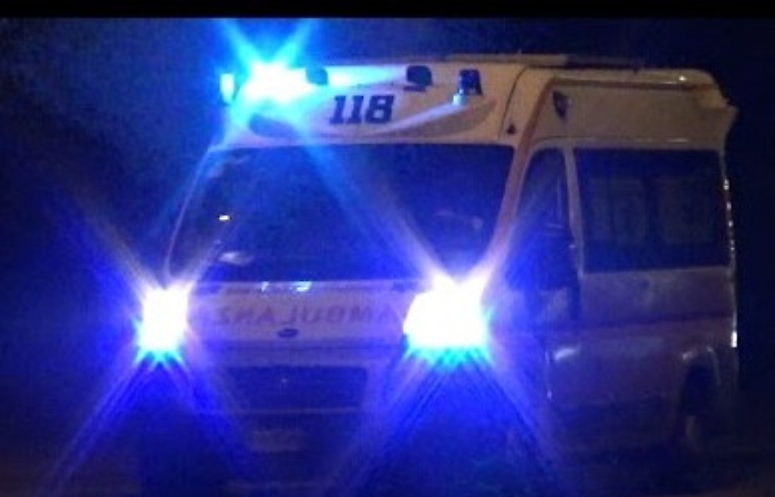 Scontro tra Suv e autocarro sulla Pa-Me: un morto e un ferito