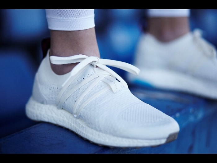 Sneakers dall'oceano Adidas by McCartney