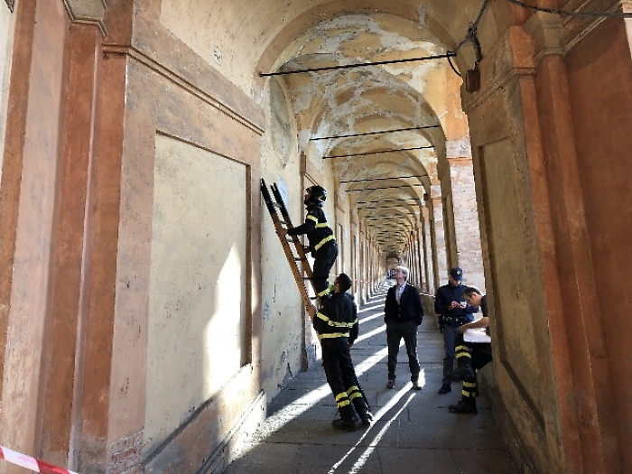 Crepe nel portico di San Luca a Bologna