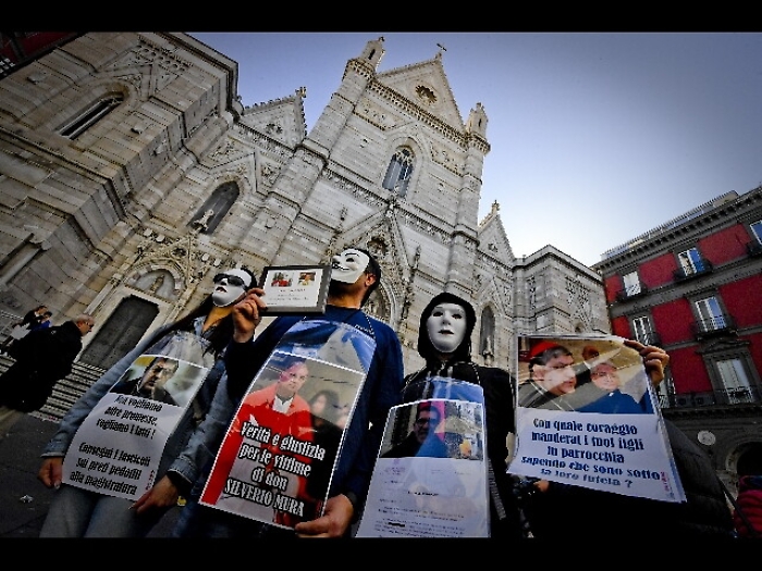 Vittime prete pedofilo, sit in a Napoli