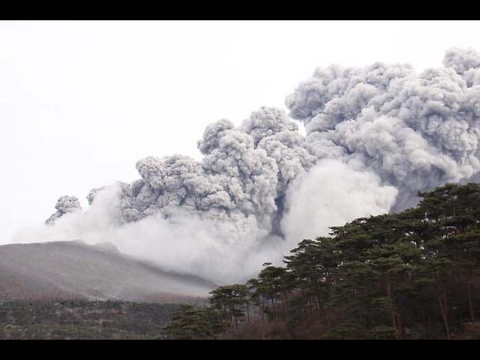Giappone:erutta vulcano, cenere su citt&agrave;