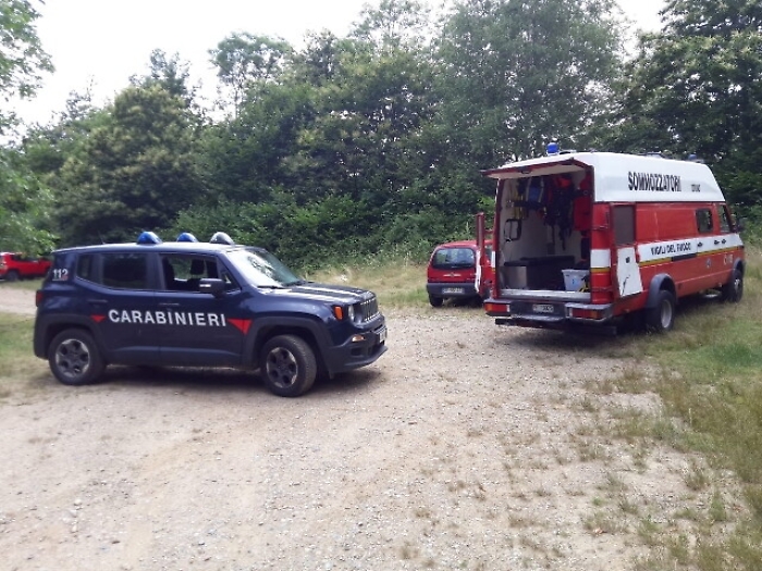 Incastrato tra rocce annega in torrente