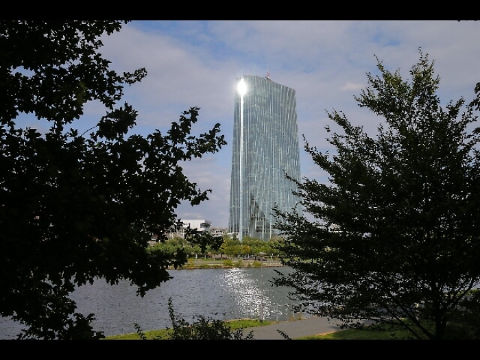 Cambi: euro poco mosso a 1,1869 dollari