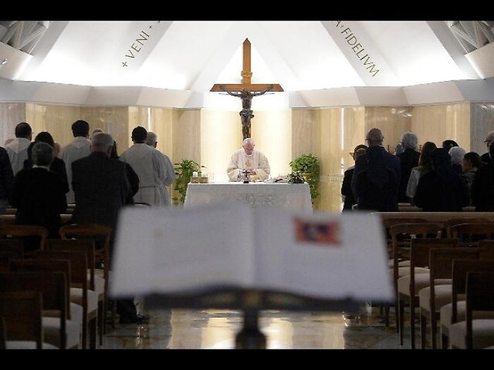 Papa: essere santi non &egrave; avere visioni