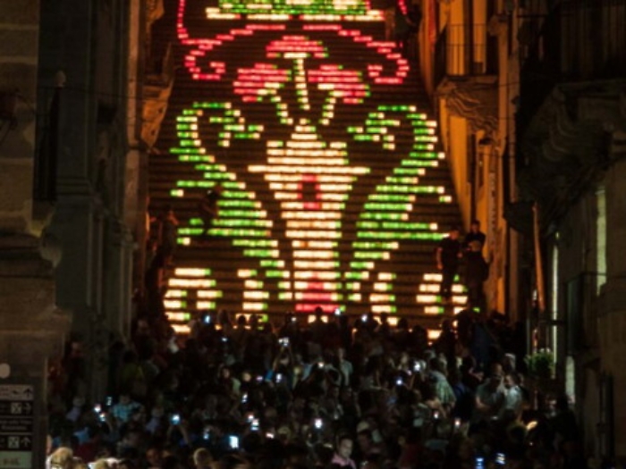 Caltagirone, la magia della Scala illuminata