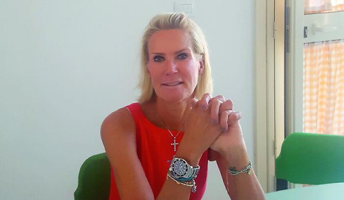 Il cuore di Julia, l'ex hostess tedesca che aiuta i poveri : &laquo;Cos&igrave; sono felice&raquo;