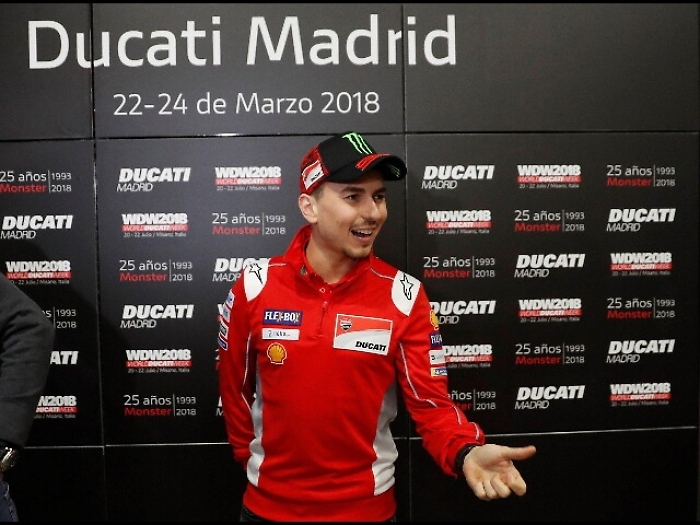 Motogp, le accuse di Lorenzo a Dovizioso