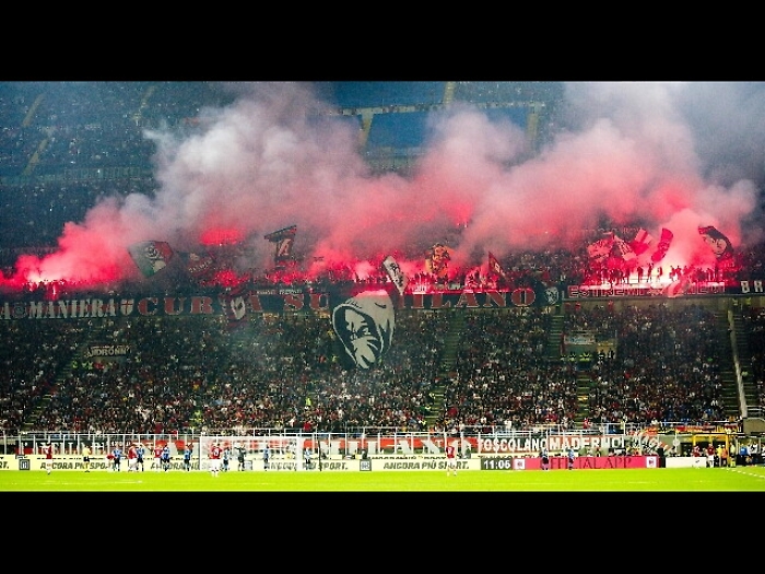 Calcio: tifoso milanista accoltellato a Bologna, &egrave; grave