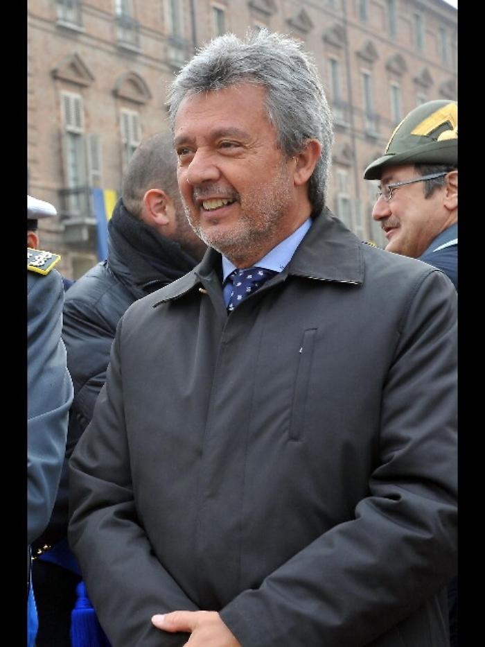 P.za S.Carlo: Sanna a pm, interrogatemi