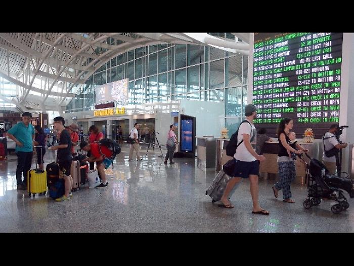 Indonesia:falso allarme bomba,caos aereo