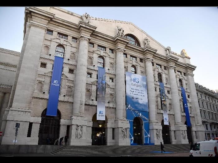 Borsa: Milano chiude in rialzo, +0,48%