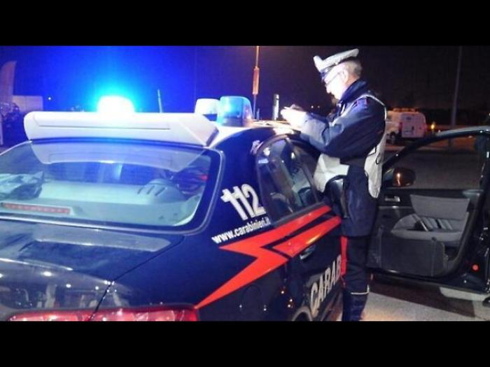 Droga sull'auto di servizio, arrestato