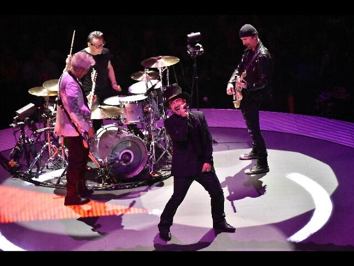 In radio nuovo brano degli U2