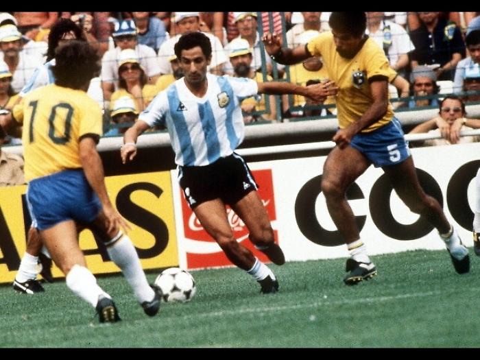 Si parla di '78, Ardiles lascia sala