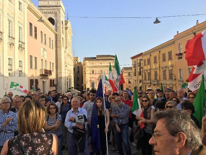 Governo: Pd in piazza a Cagliari