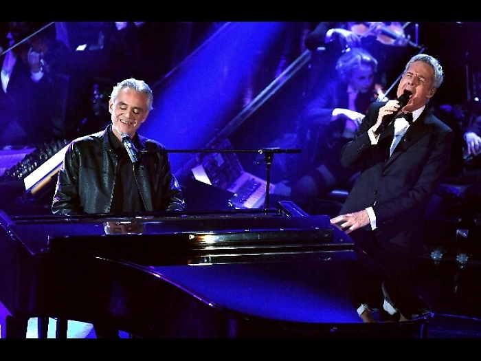 Tutti in piedi per Bocelli