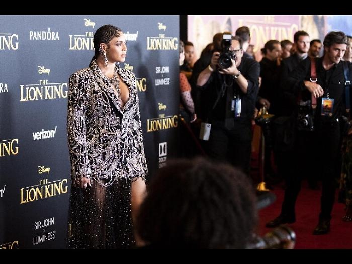 Beyonc&egrave; in copertina su Elle, lancia Ivy Park-Adidas