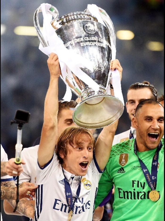 Real, la maglia n.10 a Luka Modric