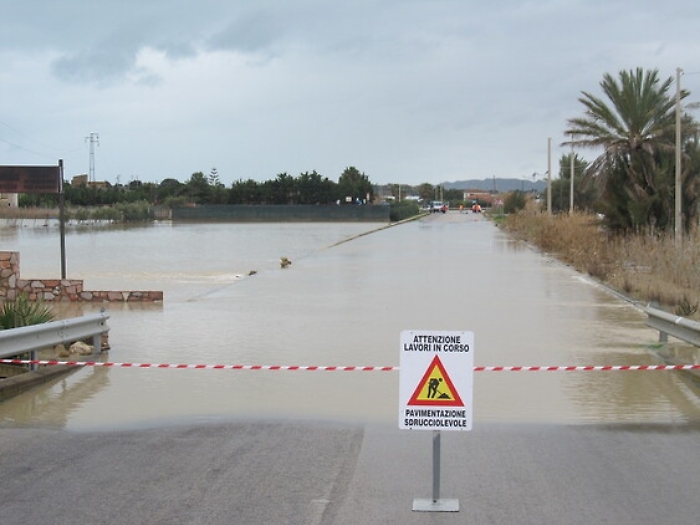 Maltempo, esonda il Salso, chiuse due strade provinciali