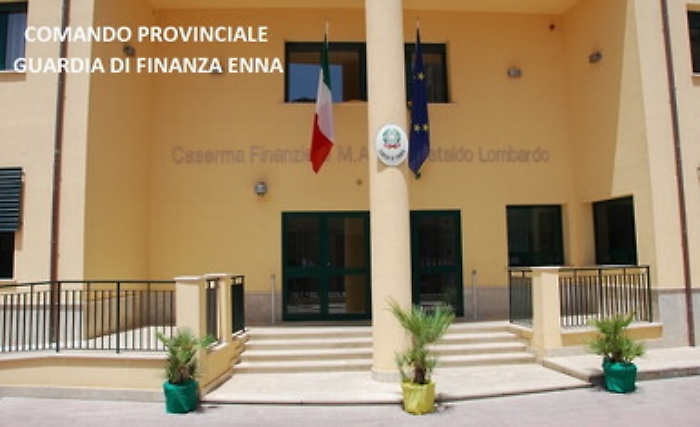 Enna, chiede tangente e ruba i buoni benzina, arrestato funzionario dell'Azienda forestale