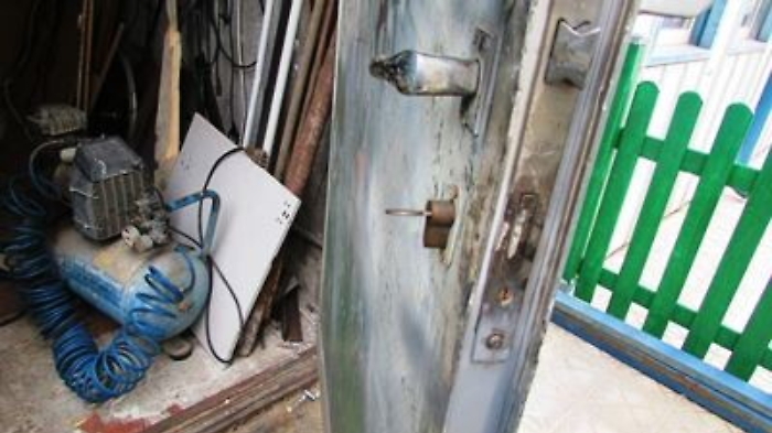 Catania, fuma all'interno della scuola, genitore multato dalla Polizia