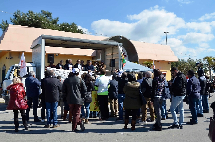 Crocetta "fatwa" sul camion-palco: Fidatevi, sento scr&ugrave;sciu di cat&igrave;ni&raquo;