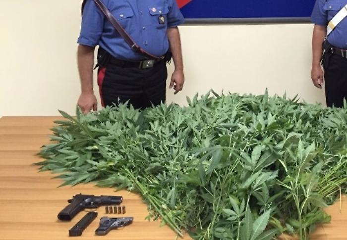 Armi e droga in casa, pensionato e badante arrestati a Bronte