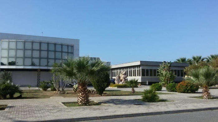 Gela, precari protestano sul tetto dell'Irsap