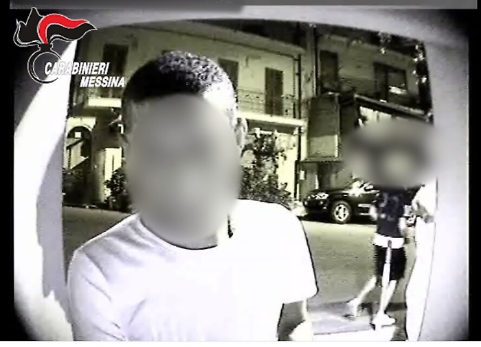 Depredavano auto parcheggiate a Taormina, arrestati quattro catanesi