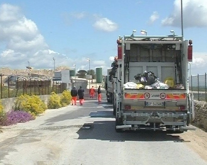 Rifiuti: discarica off-limits, Ragusa non sa dove conferire