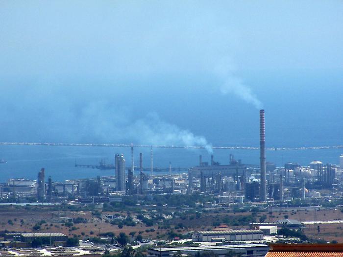 "Zona industriale: qualcuno ha ambizioni di scalare la società Isab?"