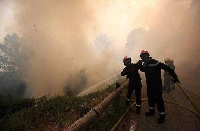 Nel trapanese ancora incendi: code di auto lungo Ss 186
