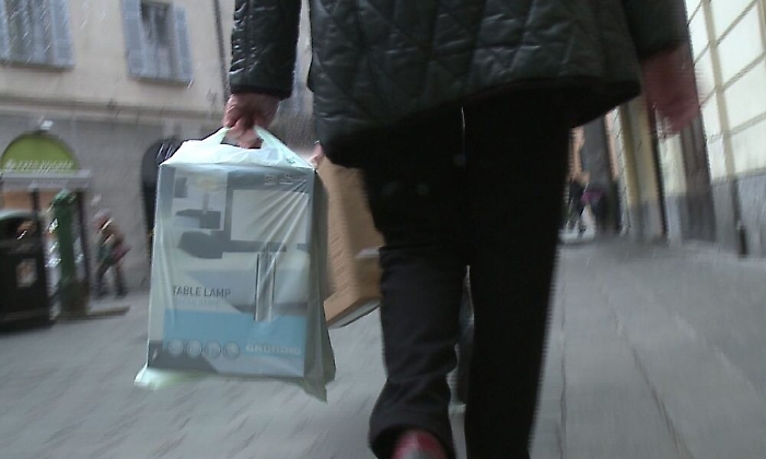 Polemica sui negozi aperti a Natale: &laquo;&Egrave; contro tradizione&raquo;