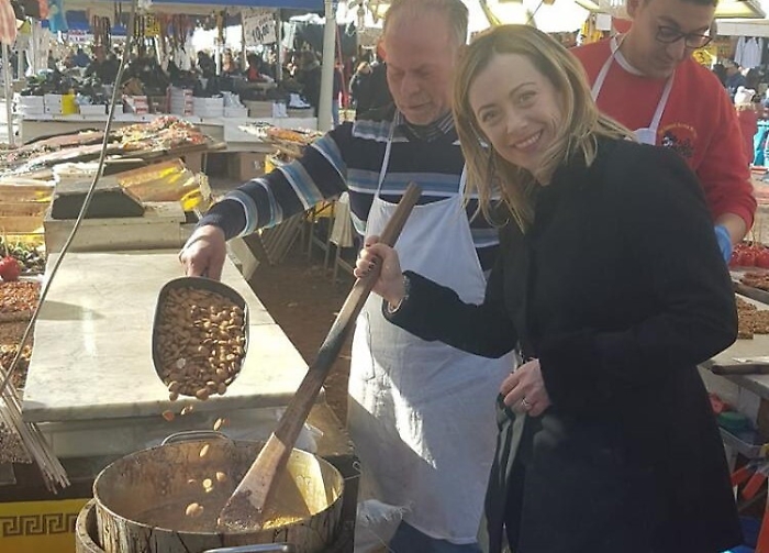 La Meloni: &laquo;Io diversa da Salvinie il reddito &egrave; un ricatto ai siciliani&raquo;