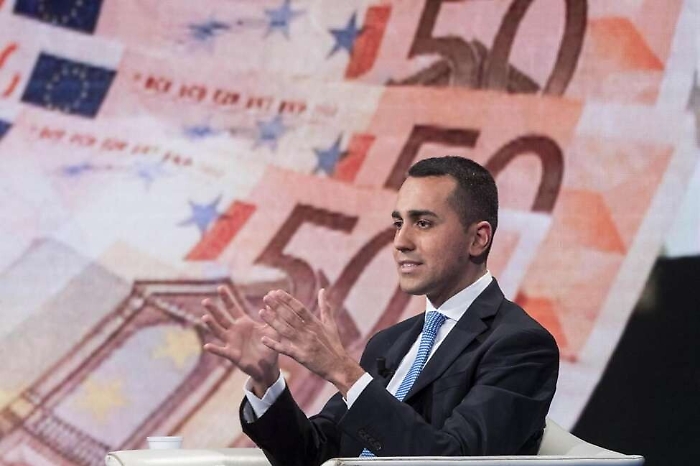 Reddito di cittadinanza, ecco la card e Di Maio lancia il portale Internet
