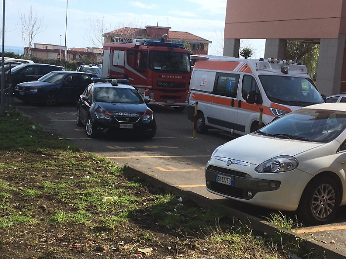 &laquo;Sono posseduta dal diavolo&raquo; e si barrica in casa con due bimbi