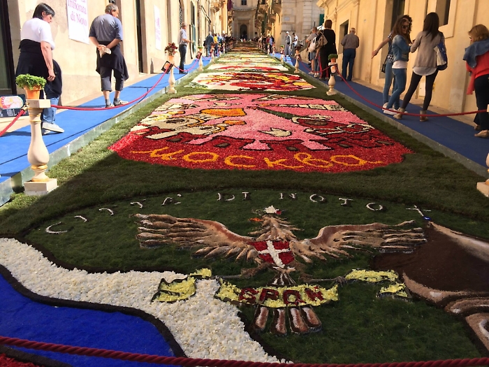 Infiorata di Noto: quest'anno sar&agrave; dedicata ai siciliani in America
