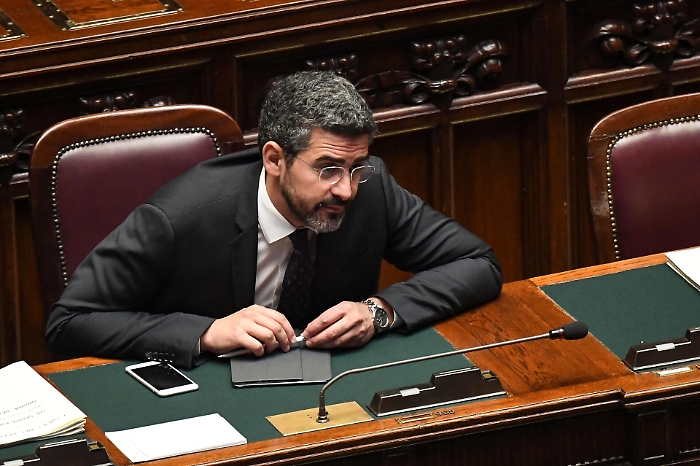 Vitalizi, il ministro Fraccaro. &laquo;Solo Trentino e Sicilia non li tagliano...&raquo;