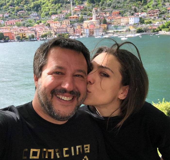 Crisi con Francesca? Salvini risponde con foto su Fb