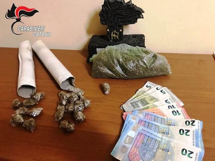 Catania, droga dentro rotoli di cartaPusher in manette a San Cristoforo 
