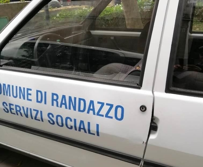 Randazzo, stavano rubando una Fiat del Comune: arrestati due giovani