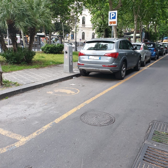 Catania: nessun rispetto per l'area di sosta riservato alle auto elettriche