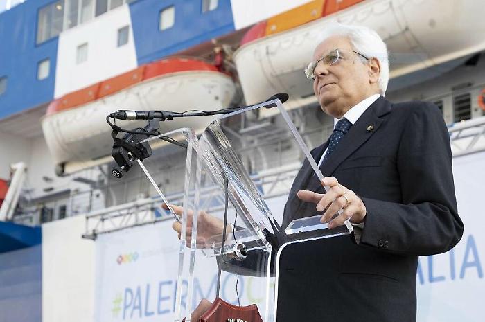 Capaci, celebrazioni segnate da polemicheMattarella: &laquo;Falcone e Borsellino riscossa del Paese&raquo;